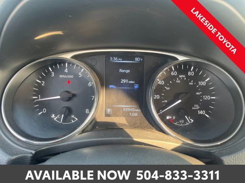 Used 2016 Nissan Rogue SV image 34