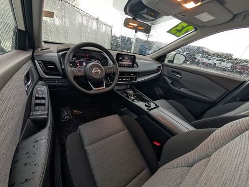 Used 2023 Nissan Rogue SV image 5