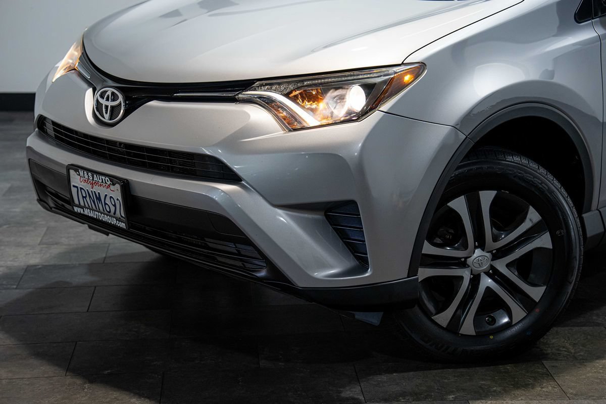 Used 2016 Toyota RAV4 LE FWD image 24