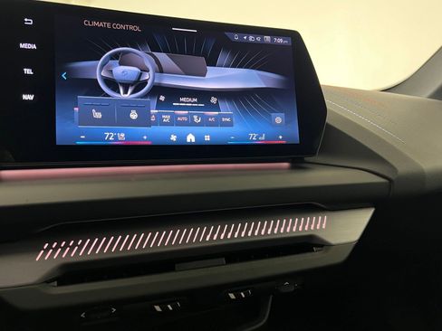 Used 2025 BMW 228i xDrive w/ Premium Package AWD/4WD image 29