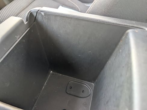 Used 2021 GMC Acadia SLE image 32