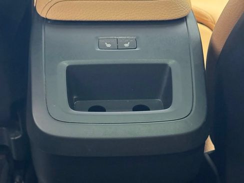 Used 2019 Volvo XC60 T5 Momentum w/ Multimedia Package AWD/4WD image 23