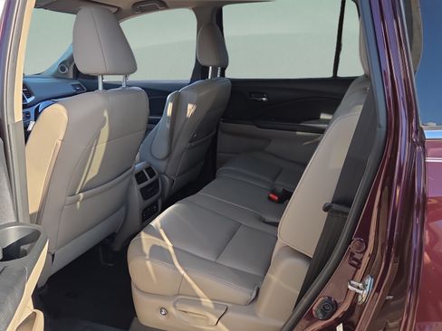 Used 2016 Honda Pilot Touring image 11