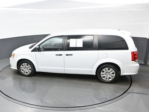 Used 2019 Dodge Grand Caravan SE w/ UConnect Hands-Free Group image 31