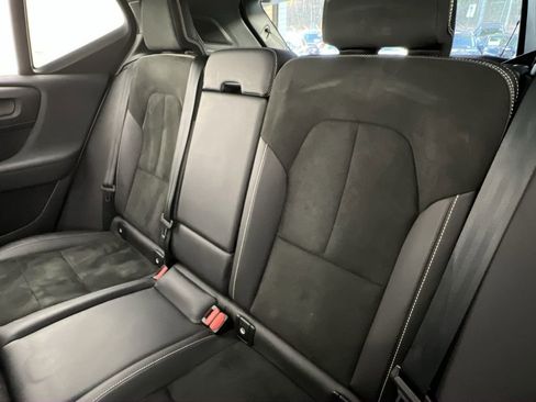 Used 2021 Volvo XC40 T5 R-Design w/ Advanced Package image 25