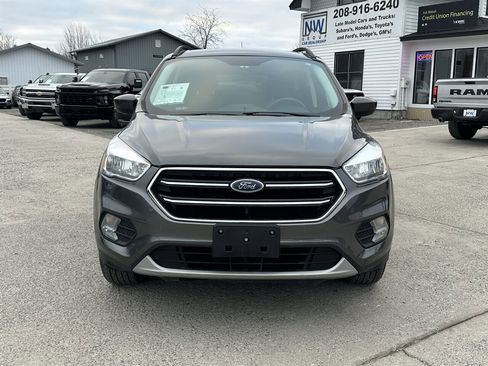 Used 2017 Ford Escape SE w/ Equipment Group 201A image 2