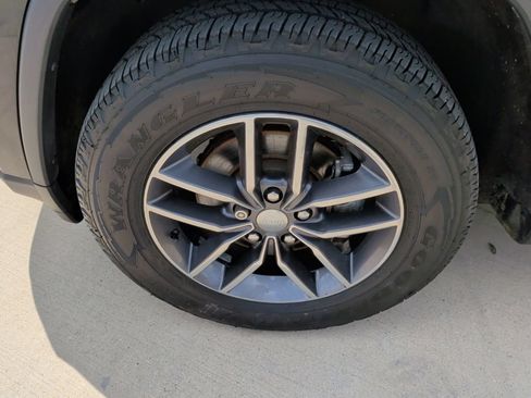Used 2017 Jeep Grand Cherokee Limited AWD/4WD image 46