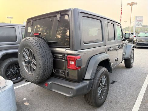 Used 2024 Jeep Wrangler Unlimited Sport AWD/4WD image 4
