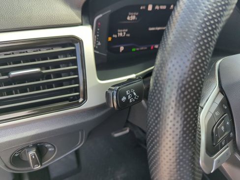 Used 2023 Volkswagen Atlas SEL Premium image 19