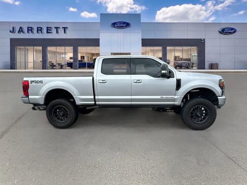 Used 2022 Ford F250 Lariat w/ Black Appearance Package AWD/4WD image 7