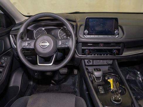 Used 2024 Nissan Rogue SV image 7