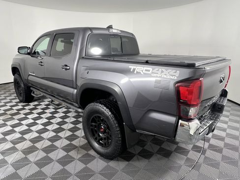 Used 2018 Toyota Tacoma TRD Off-Road image 9