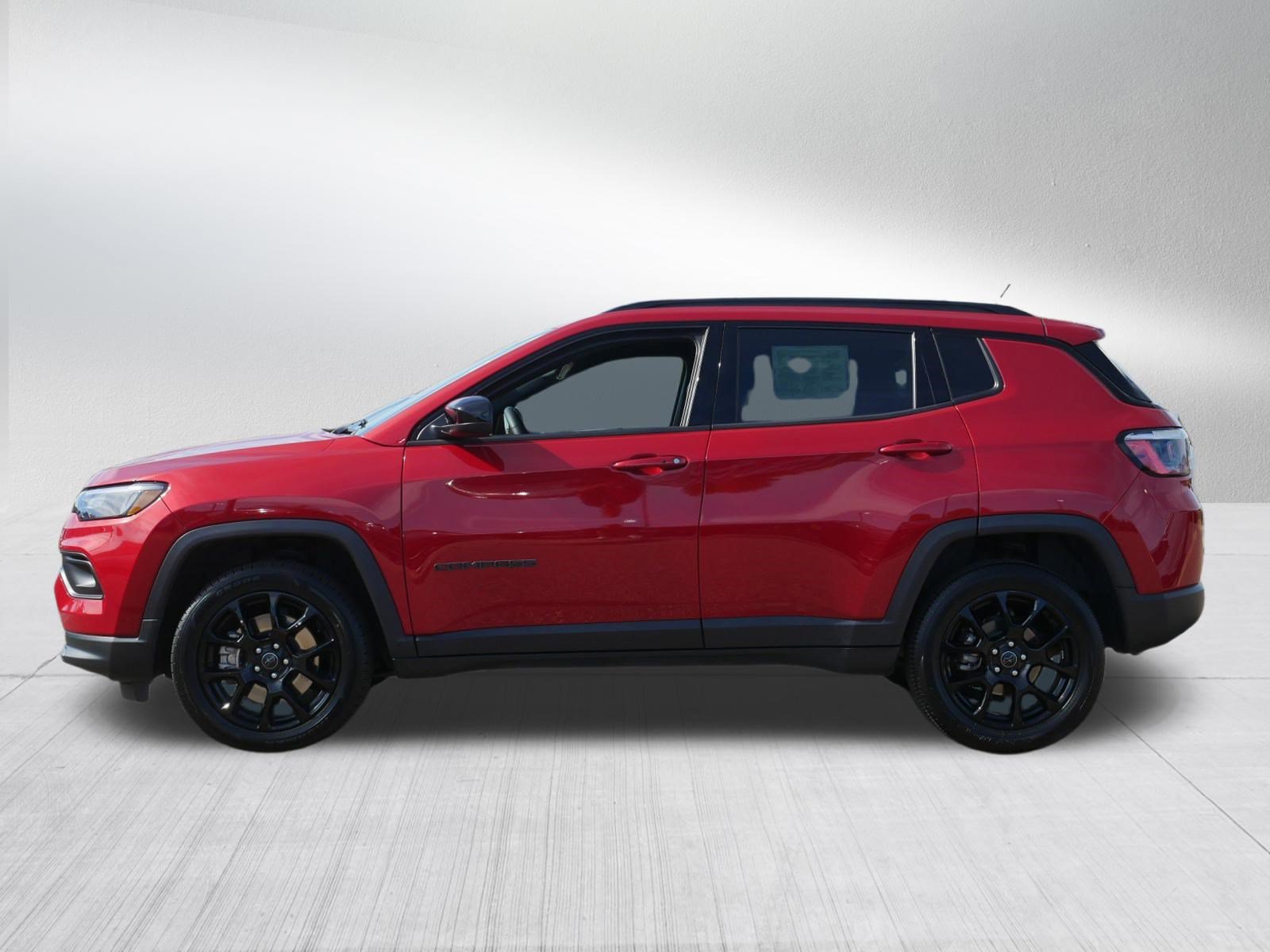 Used 2025 Jeep Compass Latitude w/ Convenience Group AWD/4WD image 4