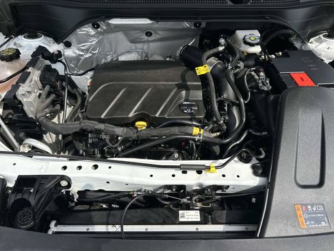 Certified 2024 Chevrolet Trax RS w/ Sunroof Package FWD image 10