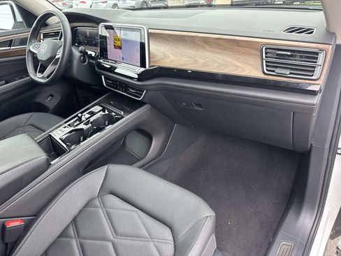 Used 2025 Volkswagen Atlas SE FWD image 10