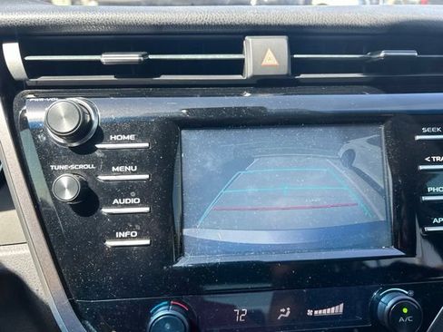 Used 2018 Toyota Camry SE FWD image 12