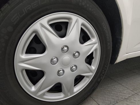 Used 2018 Chevrolet Sonic LT FWD image 31