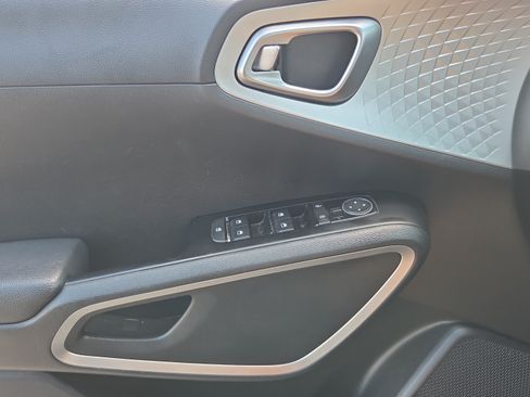 Used 2024 Kia Soul LX w/ Option Group 015 FWD image 16