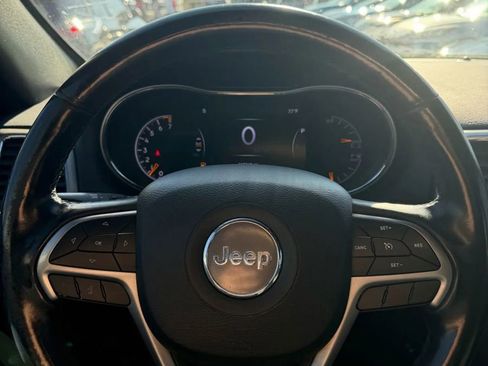 Used 2019 Jeep Grand Cherokee Laredo image 23