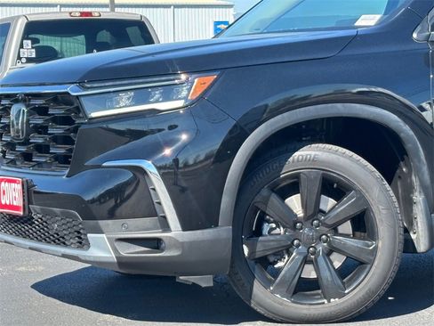 Used 2023 Honda Pilot Elite image 3