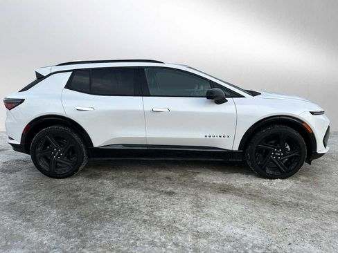 Used 2024 Chevrolet Equinox EV RS image 2