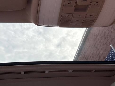 Used 2014 Mercedes-Benz E 350 Sedan image 23