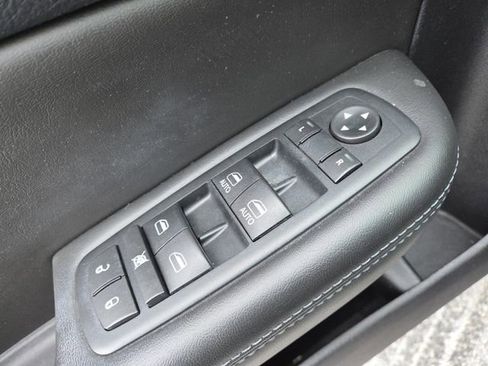 Used 2015 Chrysler 200 S w/ Comfort Group image 7