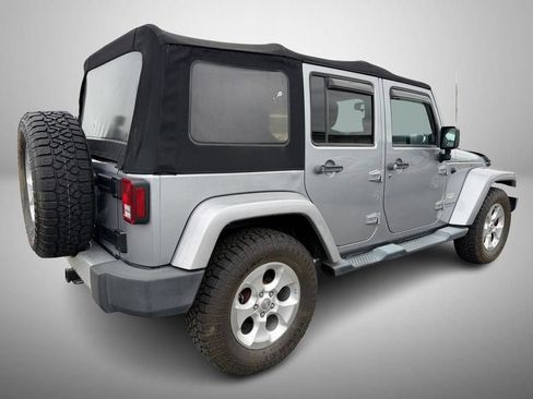 Used 2013 Jeep Wrangler Unlimited Sahara w/ Connectivity Group AWD/4WD image 3