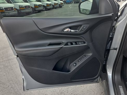 Used 2024 Chevrolet Equinox Premier FWD image 19