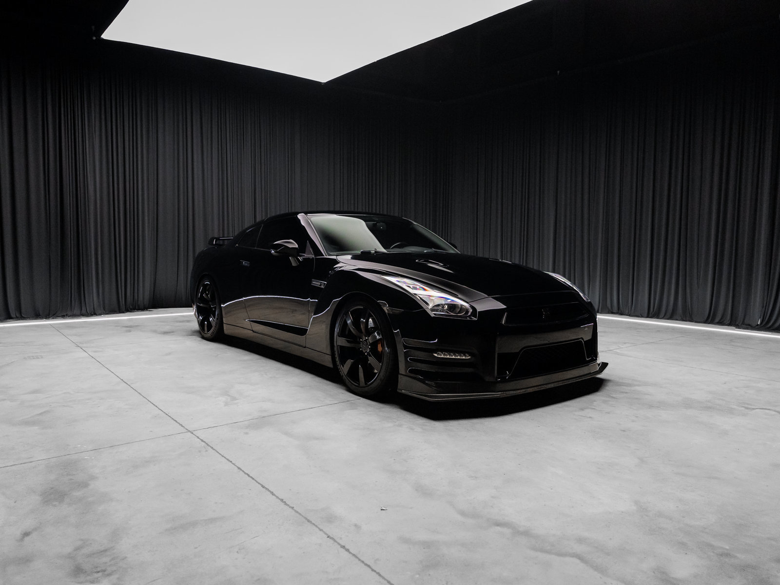 Used 2009 Nissan GT-R Premium AWD/4WD image 5