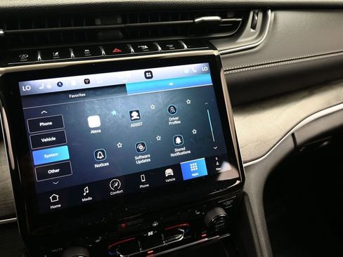 Used 2024 Jeep Grand Cherokee L Limited image 15