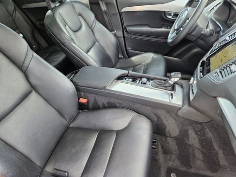 Used 2018 Volvo XC90 T6 Momentum w/ Convenience Package image 23