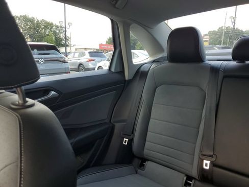 Certified 2025 Volkswagen Jetta SE FWD image 10
