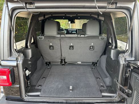 Used 2025 Jeep Wrangler Unlimited Rubicon image 31