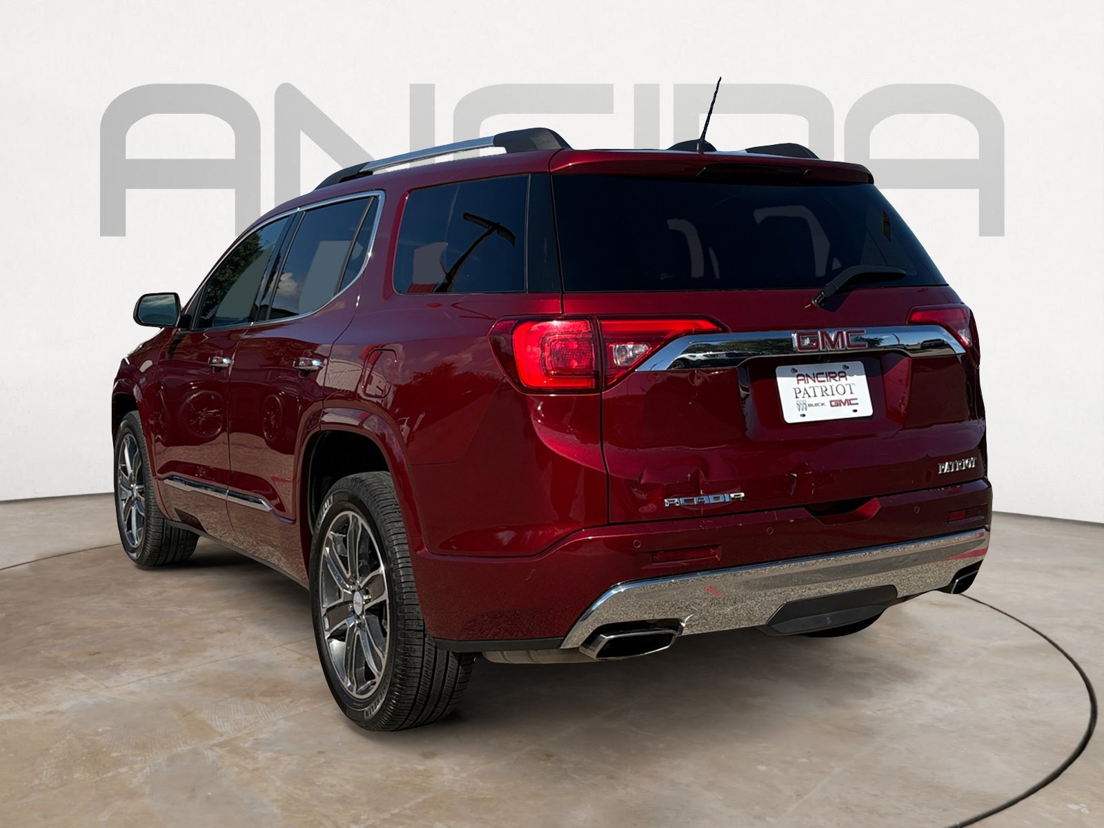 Used 2017 GMC Acadia Denali w/ Technology Package FWD image 8