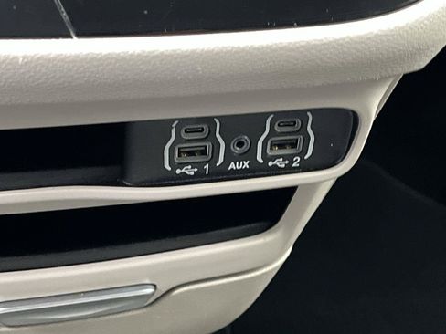 Used 2024 Chrysler Pacifica Touring-L FWD image 24