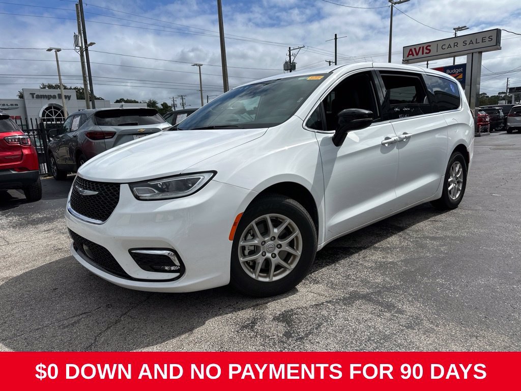 Used 2026 Chrysler Pacifica Select FWD image 1