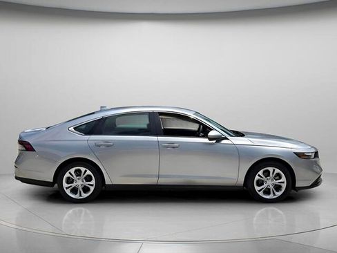 Used 2025 Honda Accord LX image 4