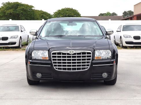 Used 2008 Chrysler 300 Touring RWD image 2
