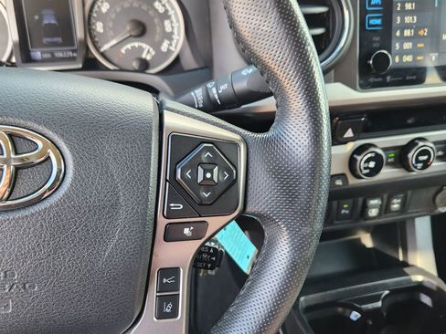 Used 2018 Toyota Tacoma SR5 image 28