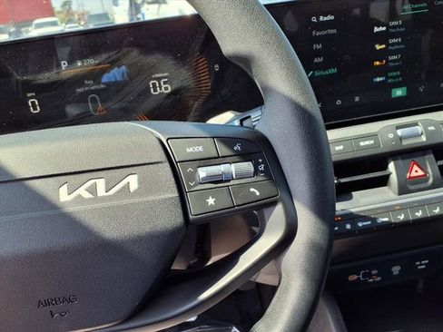 Used 2025 Kia K4 LXS image 19