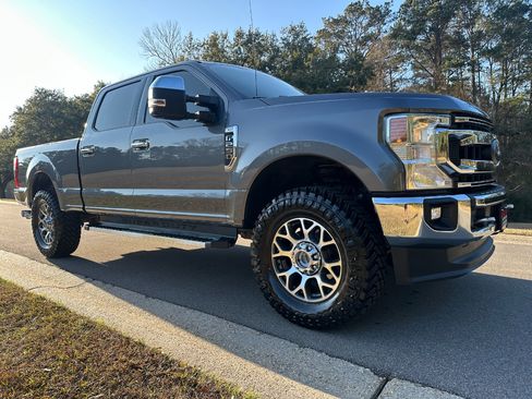 Used 2022 Ford F250 XLT w/ XLT Premium Package image 3