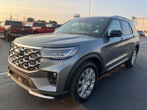Certified 2025 Ford Explorer Platinum AWD/4WD image 1