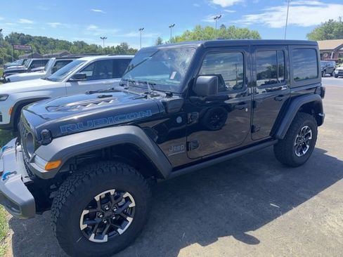 Used 2025 Jeep Wrangler Unlimited Rubicon 4xe w/ Safety Group AWD/4WD image 8