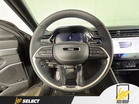 Used 2022 Jeep Grand Cherokee Trailhawk w/ Luxury Tech Group III AWD/4WD image 9