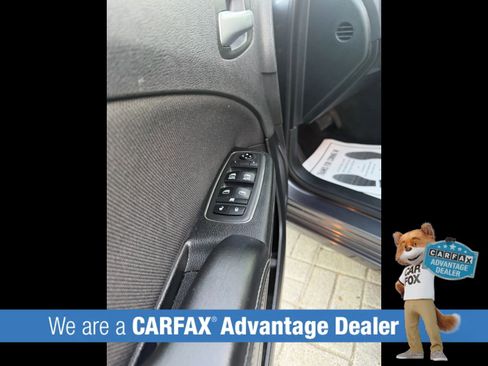 Used 2018 Dodge Charger SXT w/ Blacktop Package RWD image 10