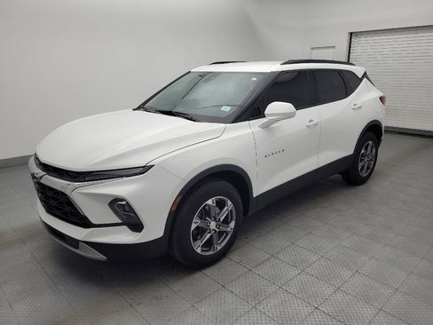 Used 2024 Chevrolet Blazer LT w/ Convenience Package FWD image 2