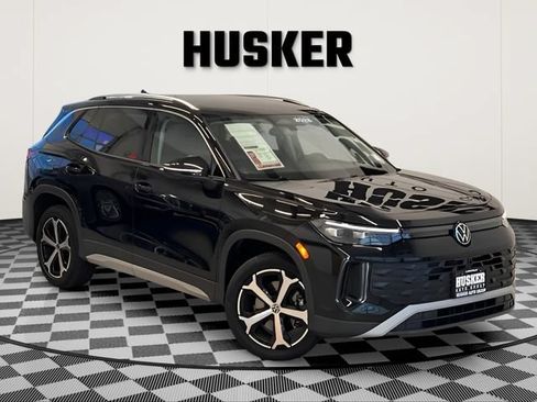 Used 2026 Volkswagen Tiguan SE AWD/4WD image 1