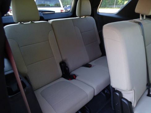 Used 2023 Chevrolet Traverse AWD LS w/ Safety Package image 42
