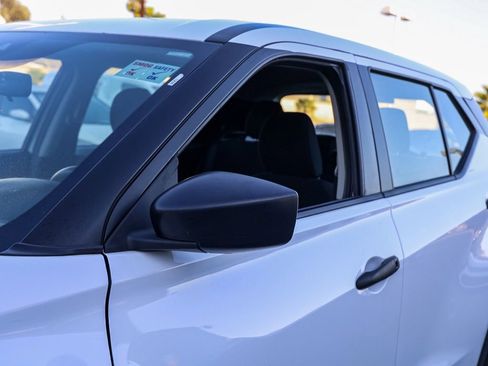 Used 2024 Nissan Kicks S FWD image 11